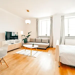 Old Town Heart V - Old Town Square Apartment