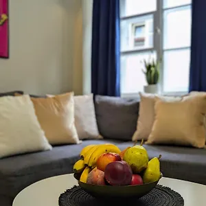 Bella Luna Luxury - Spacious 1br In Old Town Apartment