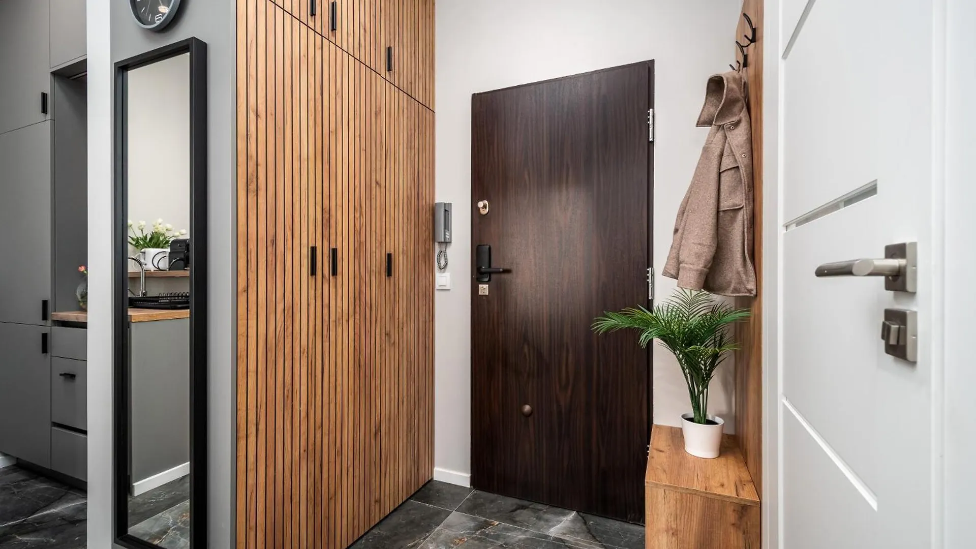 Zlota Apartments City Centre By Sun & Snow Warsaw 0*,  Poland